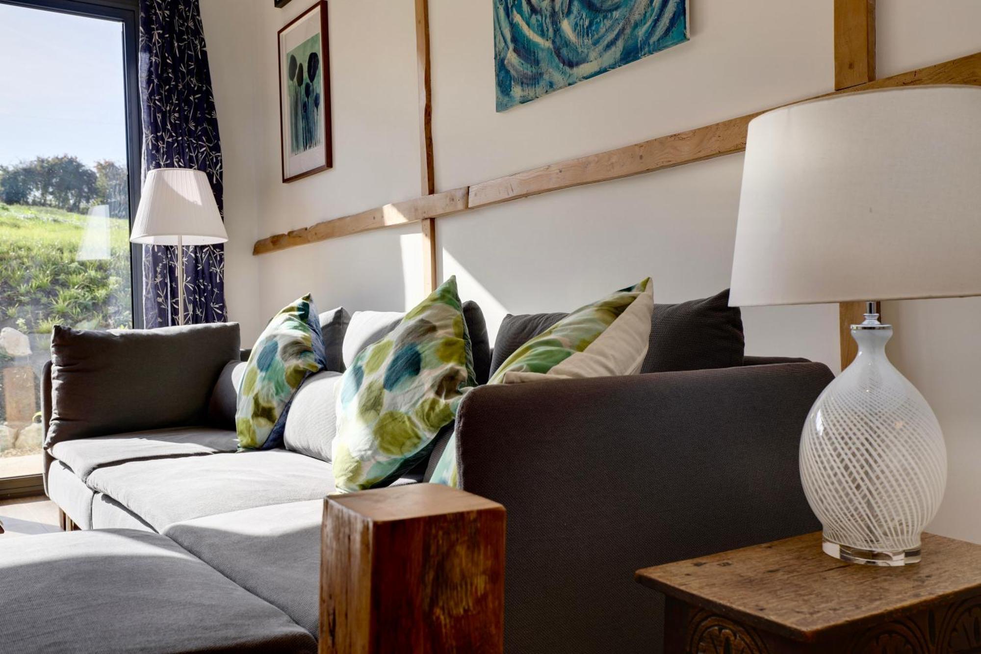 The Owl Barn Wiltshire - Sarsen Apartment